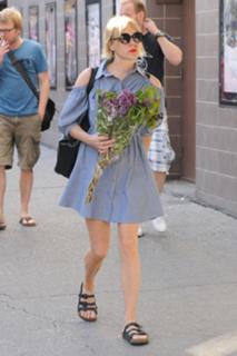 Chloë Sevigny feet photo thumbnail