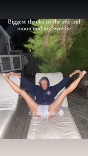 Chloë Sevigny feet photo thumbnail