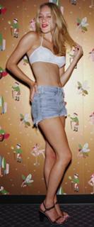 Chloë Sevigny feet photo thumbnail