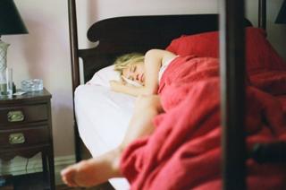 Chloë Sevigny feet photo thumbnail