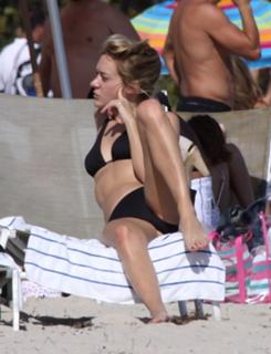 Chloë Sevigny feet photo thumbnail