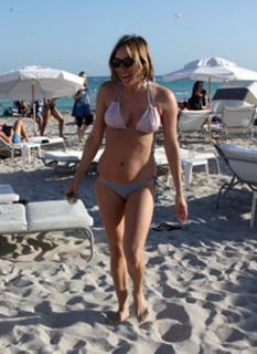 Chloë Sevigny feet photo thumbnail