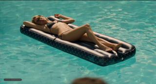 Chloë Sevigny feet photo thumbnail