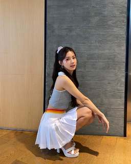 Cho Miyeon feet photo 9