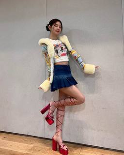 Cho Miyeon feet photo 11