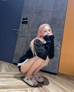 Cho Miyeon feet photo 14