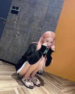 Cho Miyeon feet photo 13