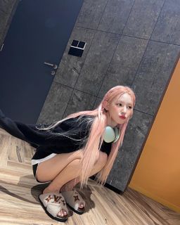 Cho Miyeon feet photo 12