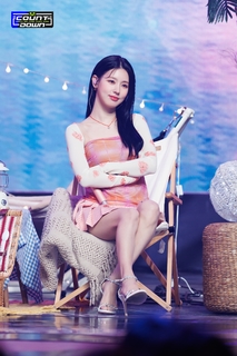 Cho Miyeon feet photo 2