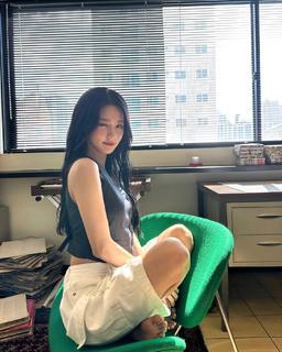 Cho Miyeon feet photo 1