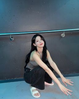 Cho Miyeon feet photo 4