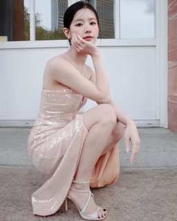 Cho Miyeon feet photo 7