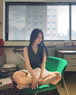 Cho Miyeon feet photo 1