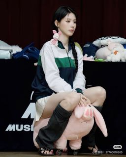 Cho Miyeon feet photo 2