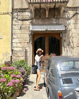 Cho Yeo-jeong feet photo thumbnail