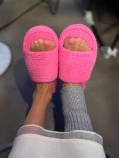 Cho Yeo-jeong feet photo 1