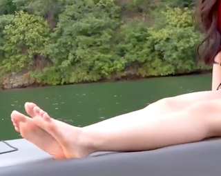 Choi Ji-su feet photo 1