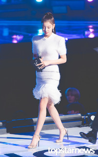 Choi Ji-su feet photo 1
