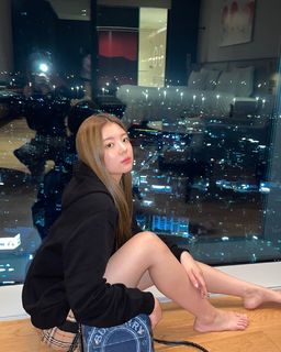 Choi Ji-su feet photo 20