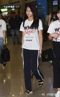 Chou Tzu-Yu feet photo thumbnail