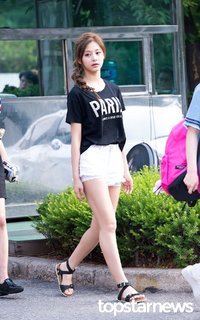Chou Tzu-Yu feet photo thumbnail