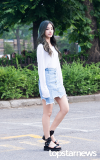 Chou Tzu-Yu feet photo thumbnail