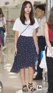 Chou Tzu-Yu feet photo thumbnail