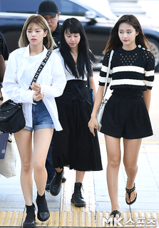 Chou Tzu-Yu feet photo thumbnail