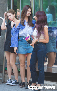 Chou Tzu-Yu feet photo thumbnail