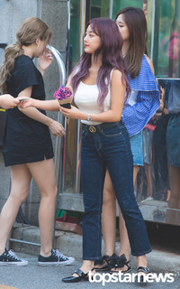 Chou Tzu-Yu feet photo thumbnail