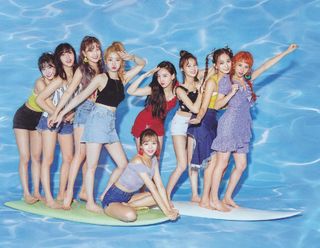 Chou Tzu-Yu feet photo thumbnail
