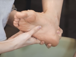 Chou Tzu-Yu feet photo thumbnail
