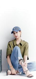 Chou Tzu-Yu feet photo thumbnail