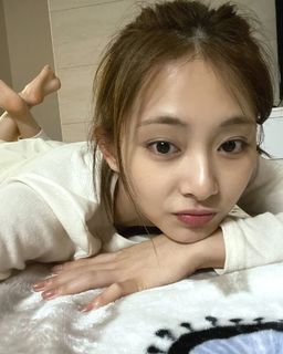 Chou Tzu-Yu feet photo thumbnail