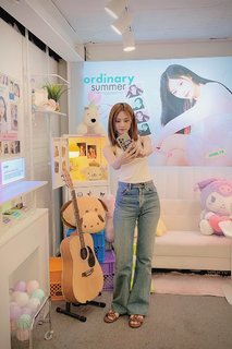 Chou Tzu-Yu feet photo thumbnail