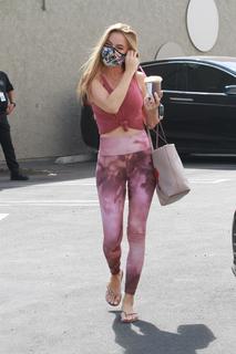 Chrishell Stause feet photo thumbnail