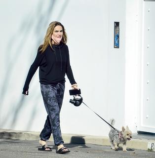 Chrishell Stause feet photo thumbnail