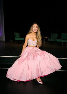 Chrishell Stause feet photo thumbnail