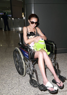 Chrissie Chow feet photo 4