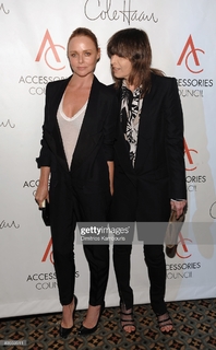 Chrissie Hynde feet photo 4