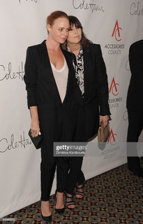 Chrissie Hynde feet photo 1