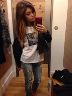 Chrissy Costanza feet photo thumbnail