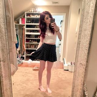 Chrissy Costanza feet photo thumbnail