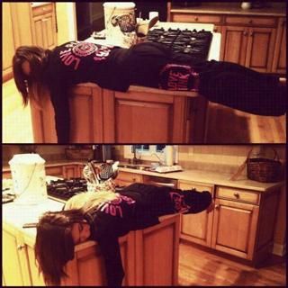 Chrissy Costanza feet photo thumbnail