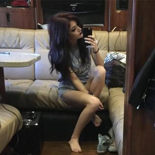 Chrissy Costanza feet photo thumbnail