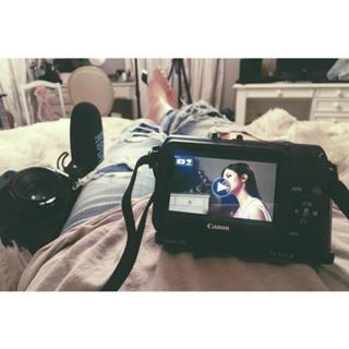 Chrissy Costanza feet photo thumbnail