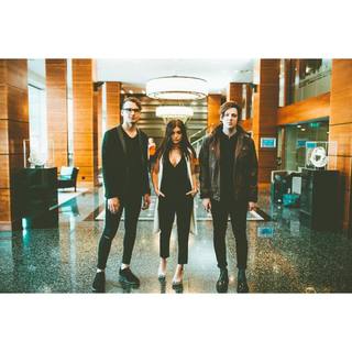 Chrissy Costanza feet photo thumbnail