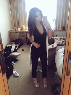 Chrissy Costanza feet photo thumbnail