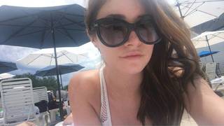 Chrissy Costanza feet photo thumbnail