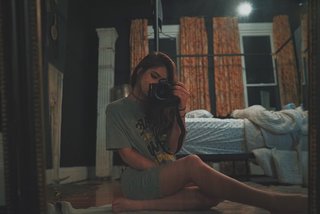 Chrissy Costanza feet photo thumbnail
